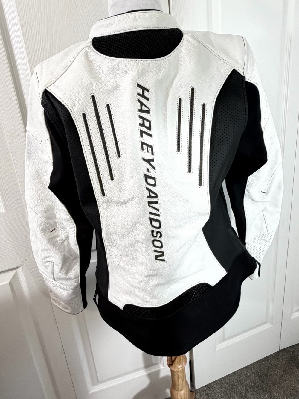 Harley Davidson Women's FXRG Armor Reflective White Leather Jacket XL 98070-19VW